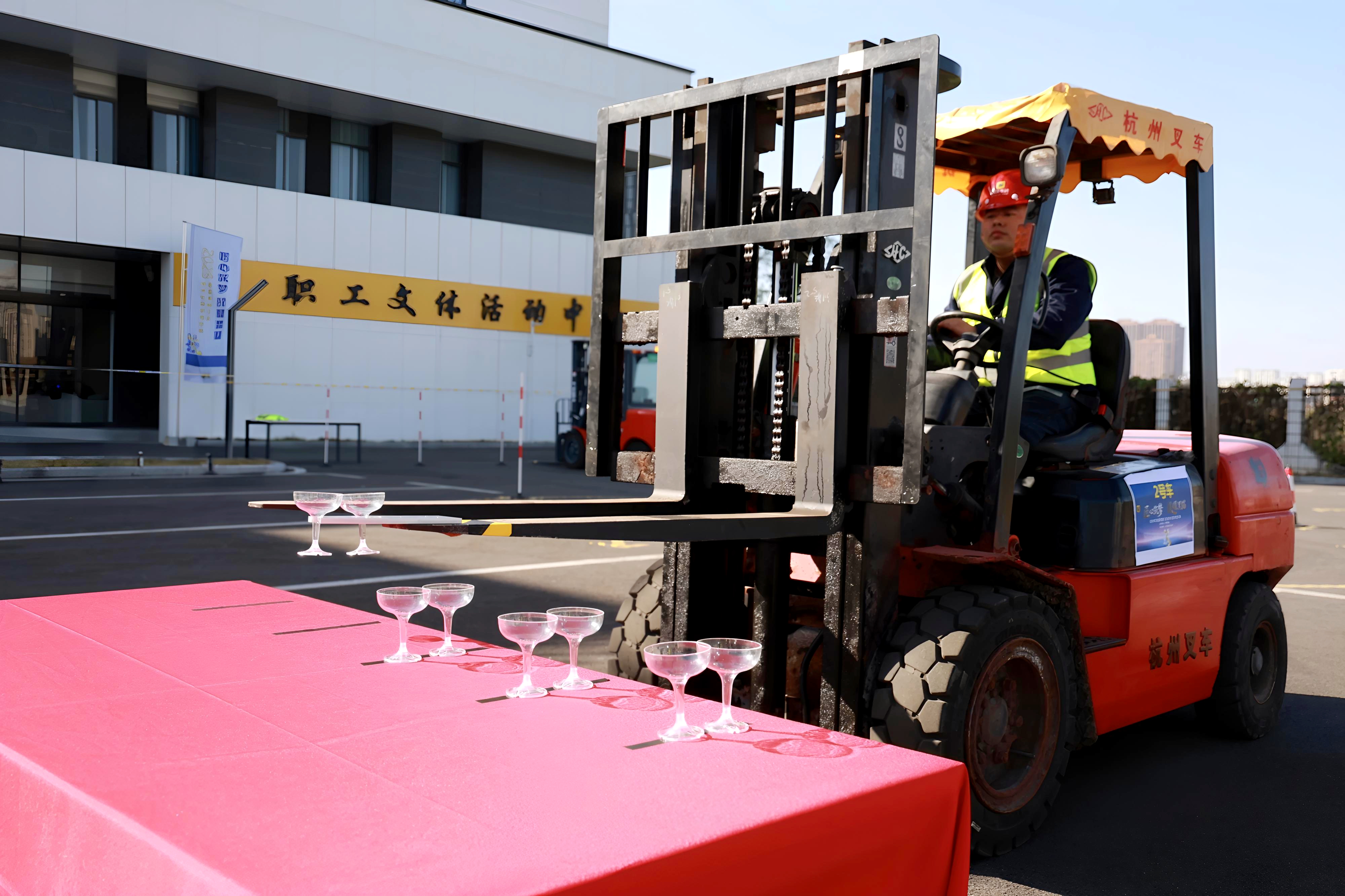 圖2 參賽選手認真比賽.jpg 圖2 參賽選手認真比賽.jpg